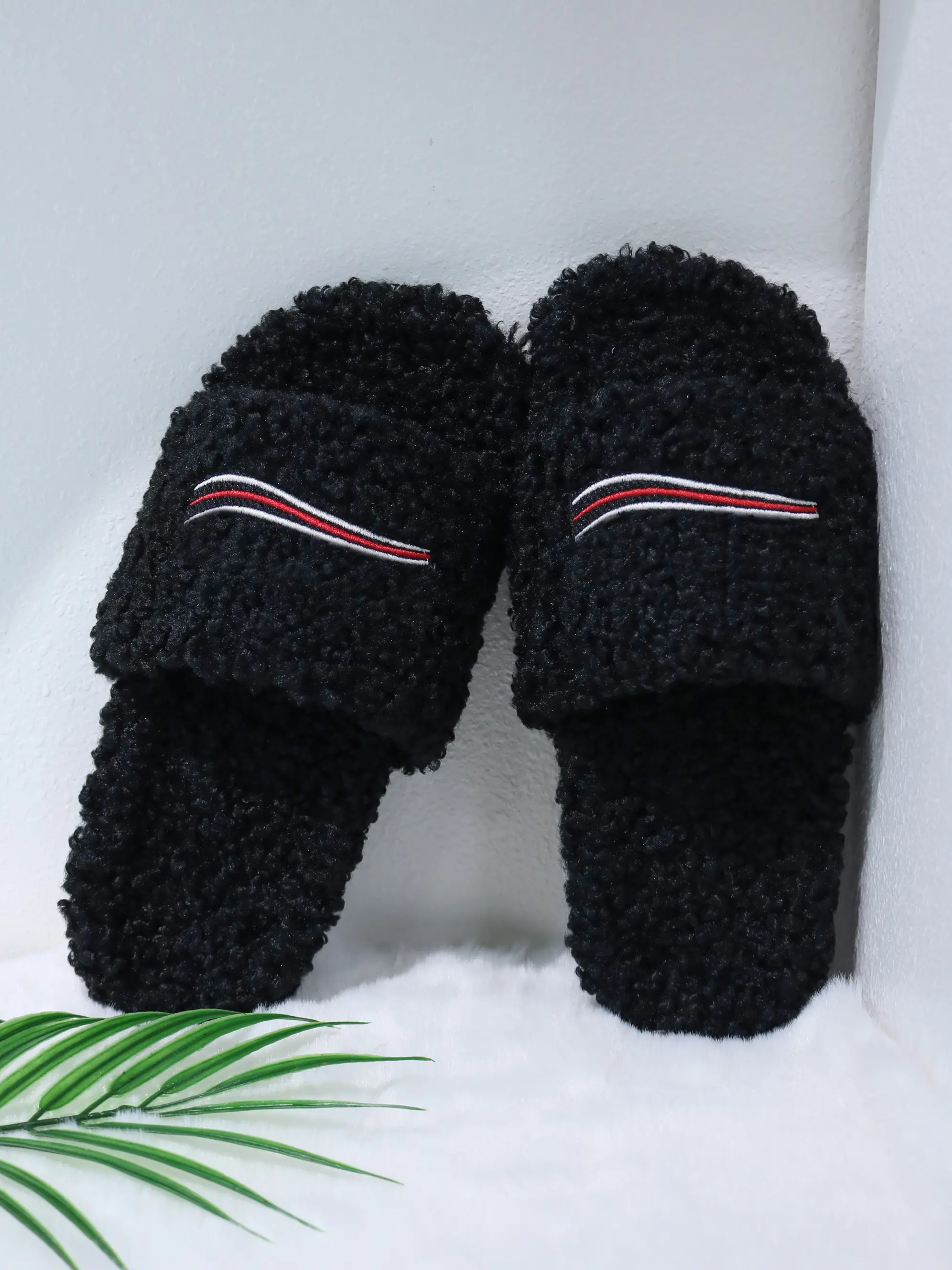 Unisex Letter Fuzzy Slip-On Flipflop, Plush Faux Fur Open-Toe Sports Slide Sandals, Warmth-Enhanced for Indoor-Outdoor All Seasons Use