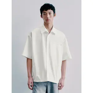 URBAN REVIVO 2026 Spring New Men's Casual Oversized Stretchy Shortsleeve Patchwork Button-Up Shirt, Polyester Fabric, Zippered Pockets, Stylish Buttons, SKU UUV260026