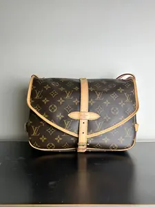Pre-owned Canvas Shoulder Bags Louis Vuitton Monogram Saumur Messenger Bag