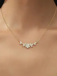 Elegant Zircon Flower Pendant Necklace for Women, Cubic Zirconia Necklaces, Stylish Party and Vacation Jewelry, Versatile Gift Idea for Ladies