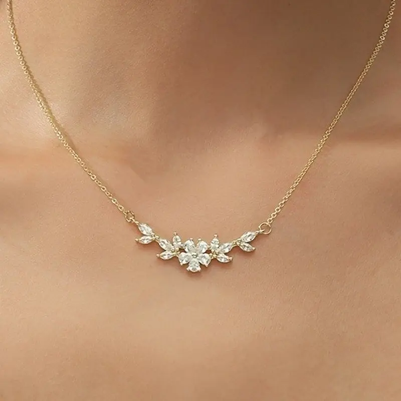 Elegant Zircon Flower Fashion Pendant Necklace for Women, Fashionable Accessory, Cubic Zirconia Necklaces, Copper Chain Jewelry, Stylish Party and Vacation Jewelry, Versatile Gift Idea for Ladies, Birthday Gift Jewelry