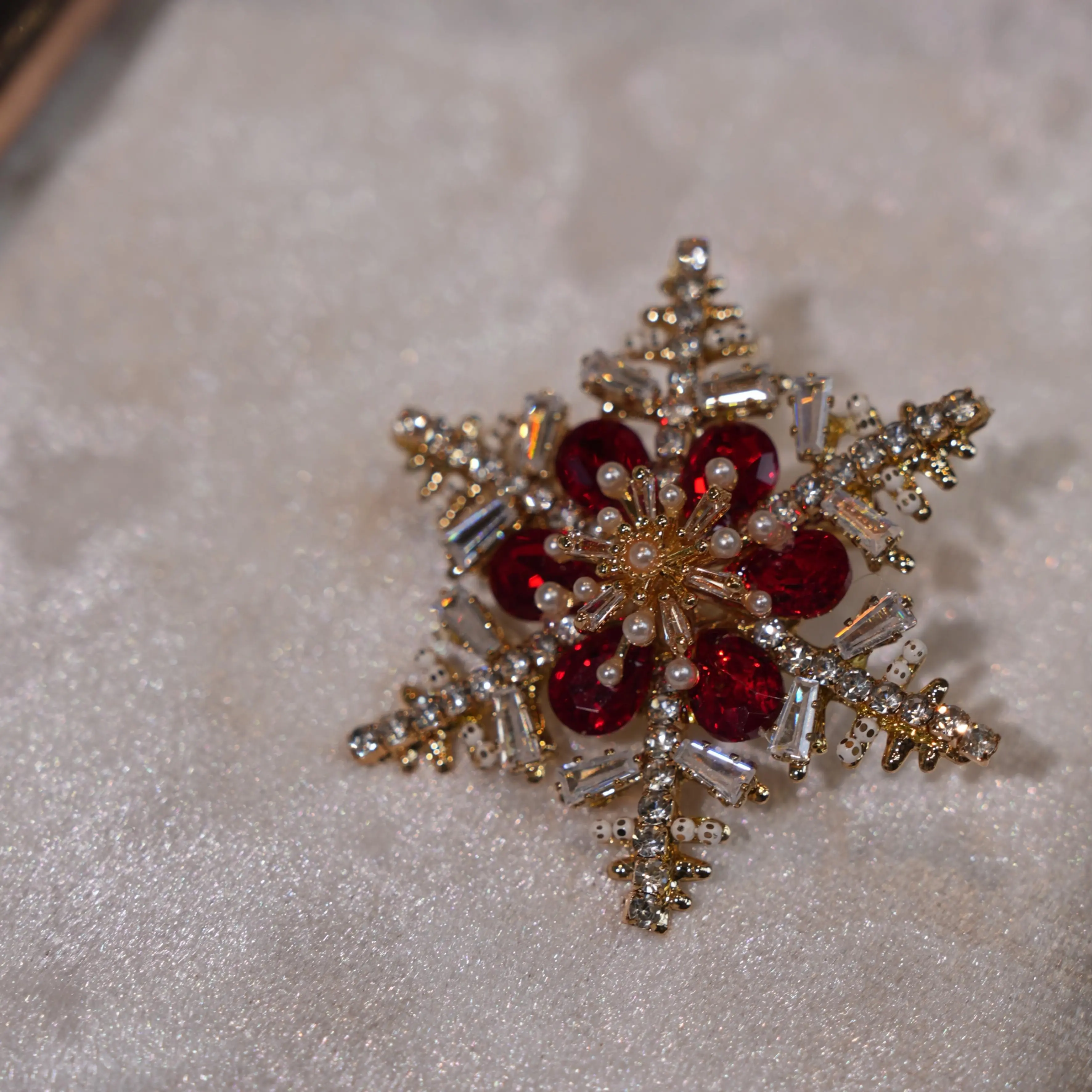 Luxury Ruby Rhinestone Snowflake Brooch, Xmas Outfit Accessory, Decor Pin for Women Suit Dress