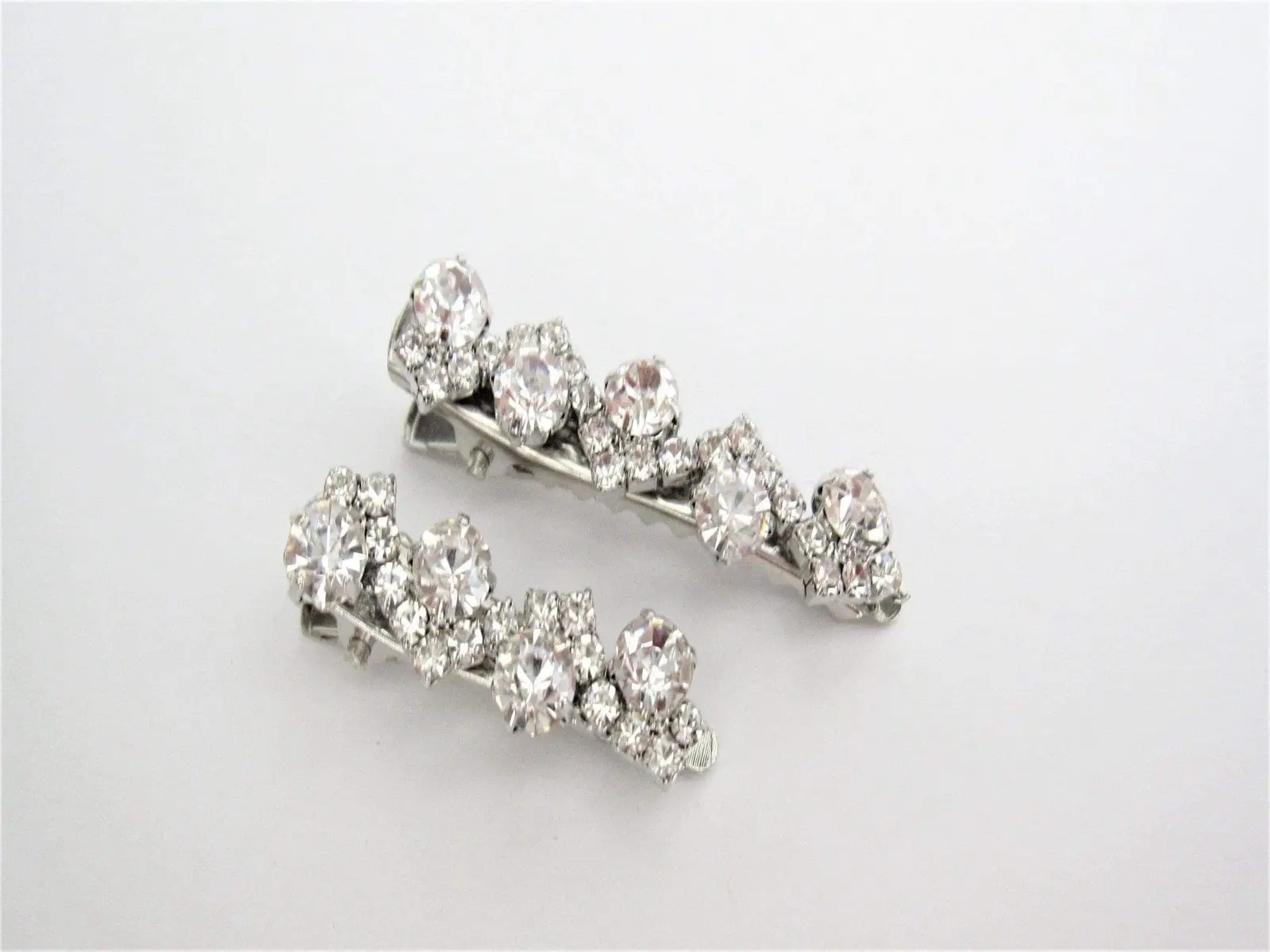 Small silver metal and clear crystal alligator hair claw clip for thin fine hair