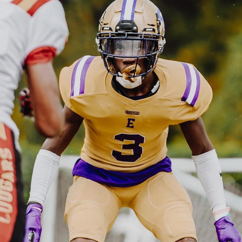 Oxygen Lip Protector Mouthguard with Connected Strap – Football and Sports Mouth Guard – Maximum Oxygen Supply – Mouthpiece Fits With or Without Braces – Impact Shield Covers Lips and Teeth, Black, One Size