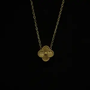 18 Karat Gold Plated Stainless Steel Jewelry Clover Necklace with Elegant Design