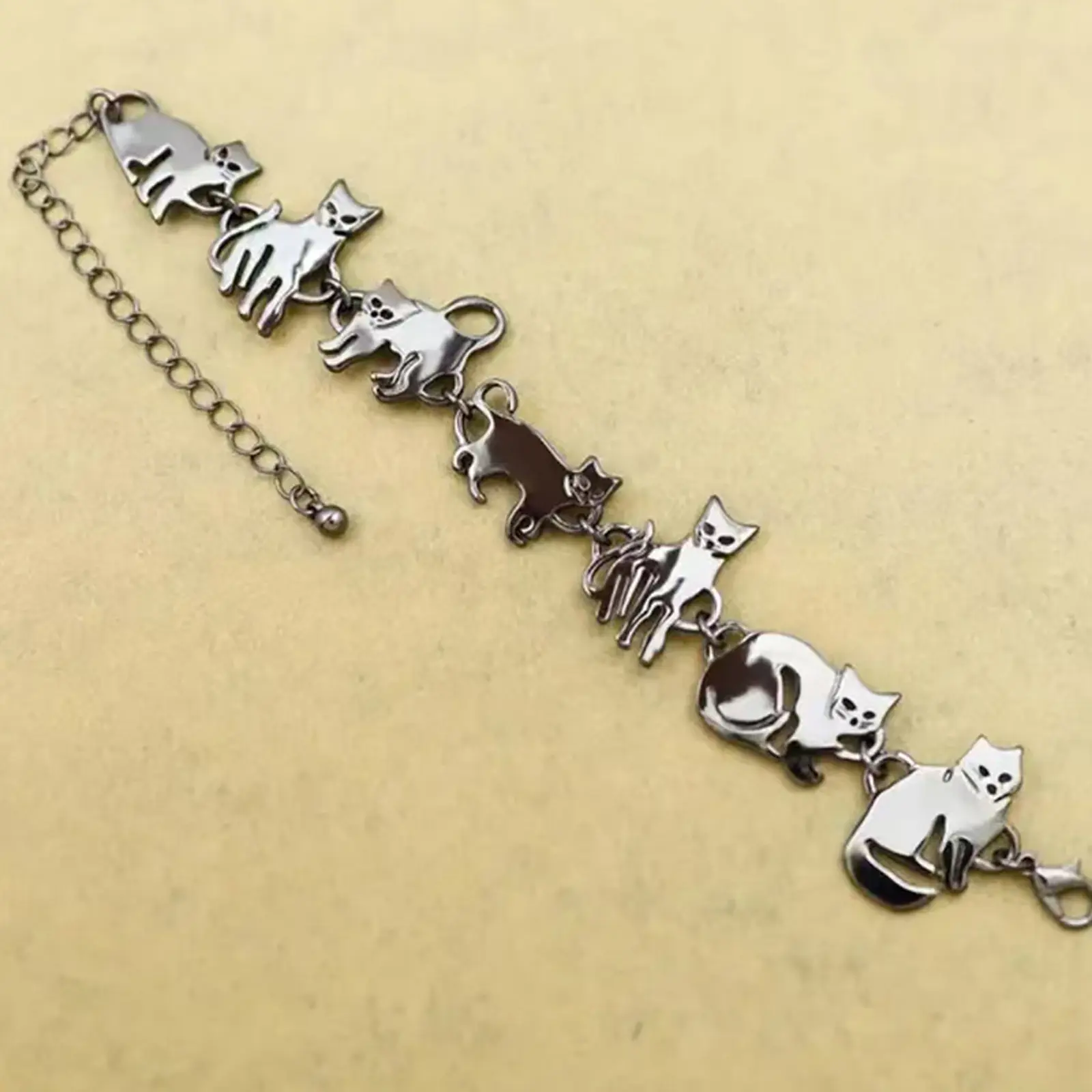 springtok Alloy bracelet multi-color cute kitten bracelet adjustable size ladies daily wear gift