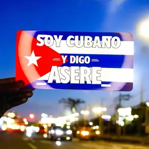 SOY CUBANO Y DIGO ASERE Cuban Flag Car Emblem with Patriotic Statement for Vehicles