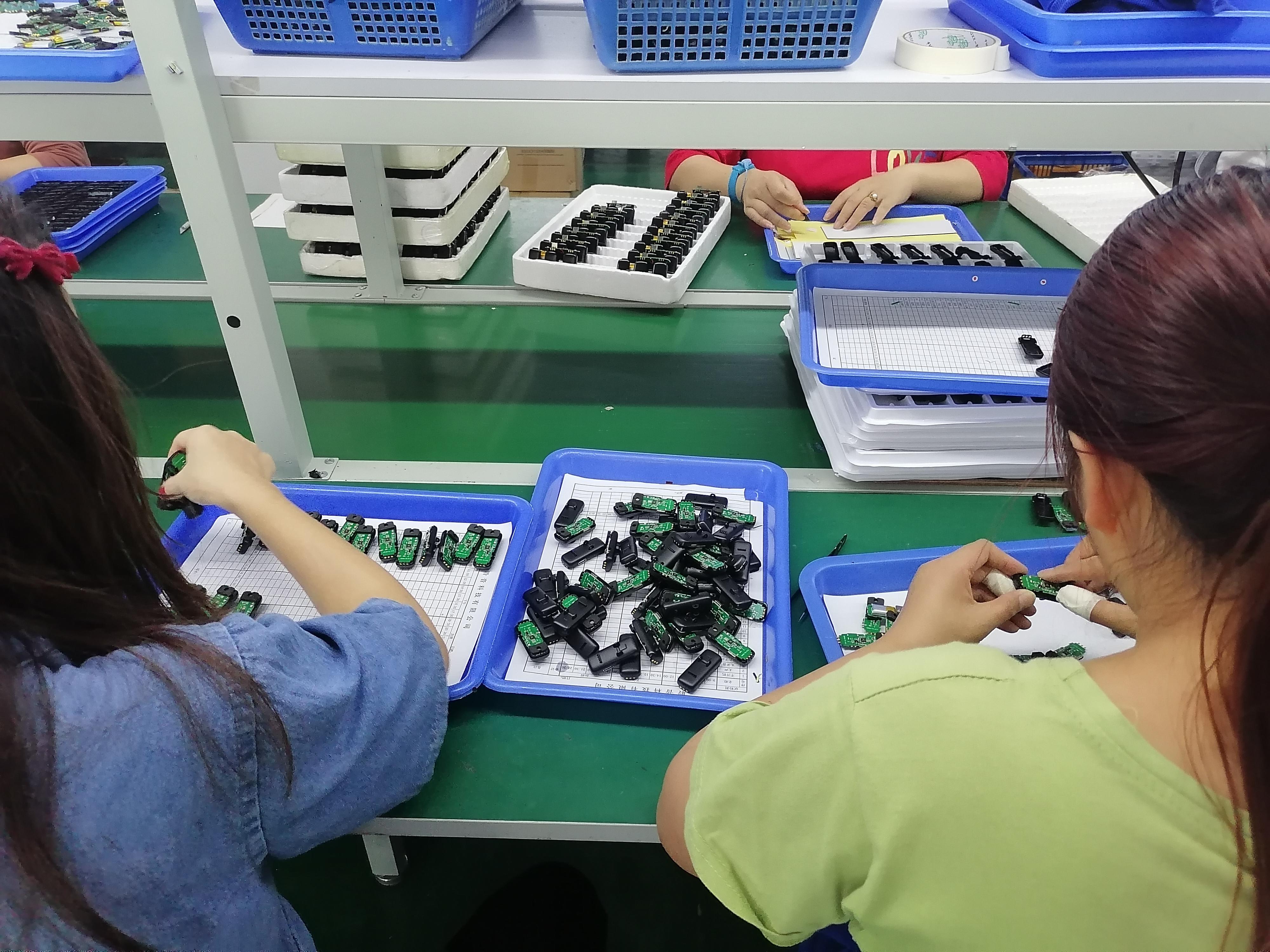 NEW 2.4G Wireless Lavalier Microphone Windproof Audio Video Recording Mic for IPhone/Android Live Broadcast Interview Vlog Mic