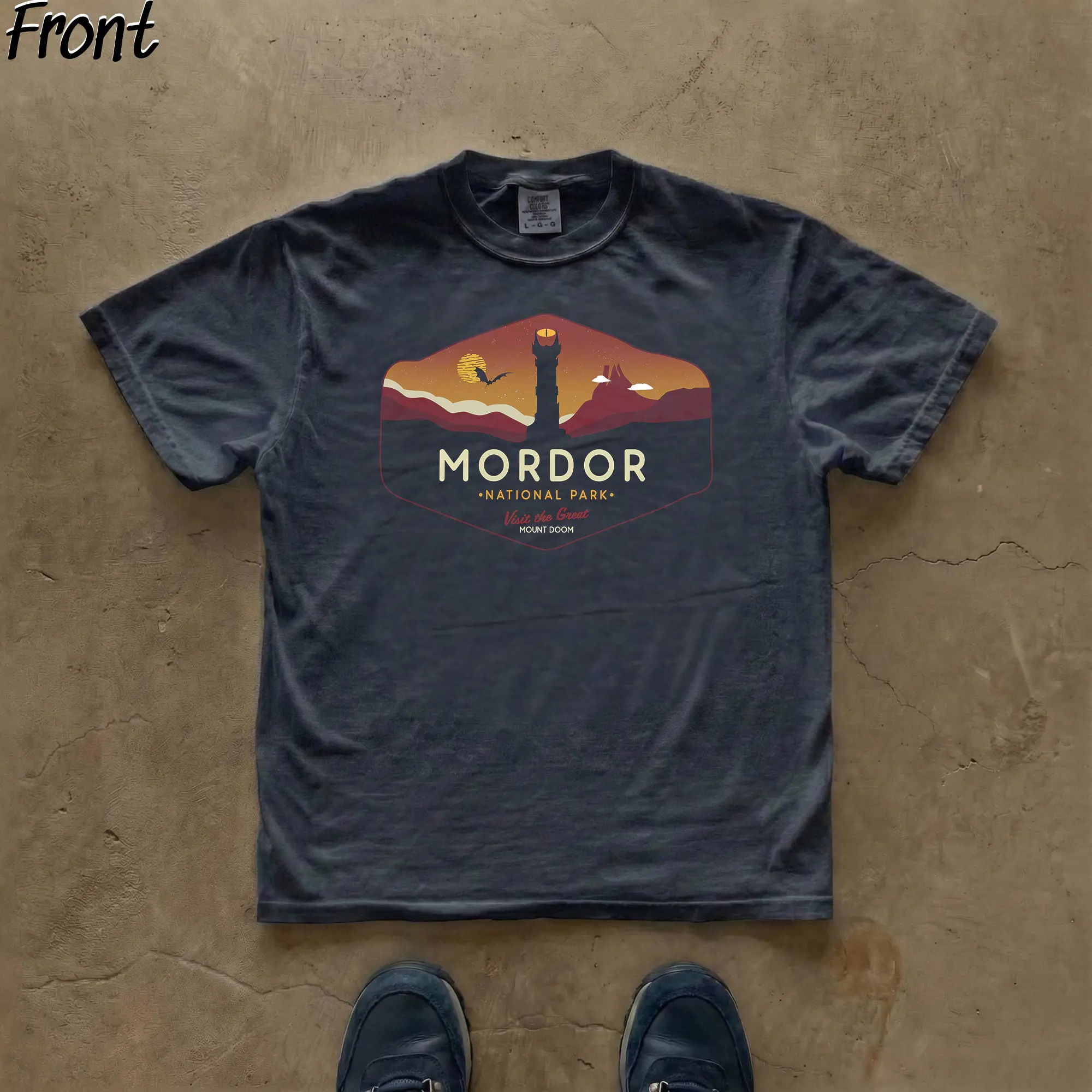 Gildan Men's Mordor National Park Graphic T-Shirt, Casual Short-Sleeve Round Neck Streetwear for LOTR Tolkien Fans, Tshirt