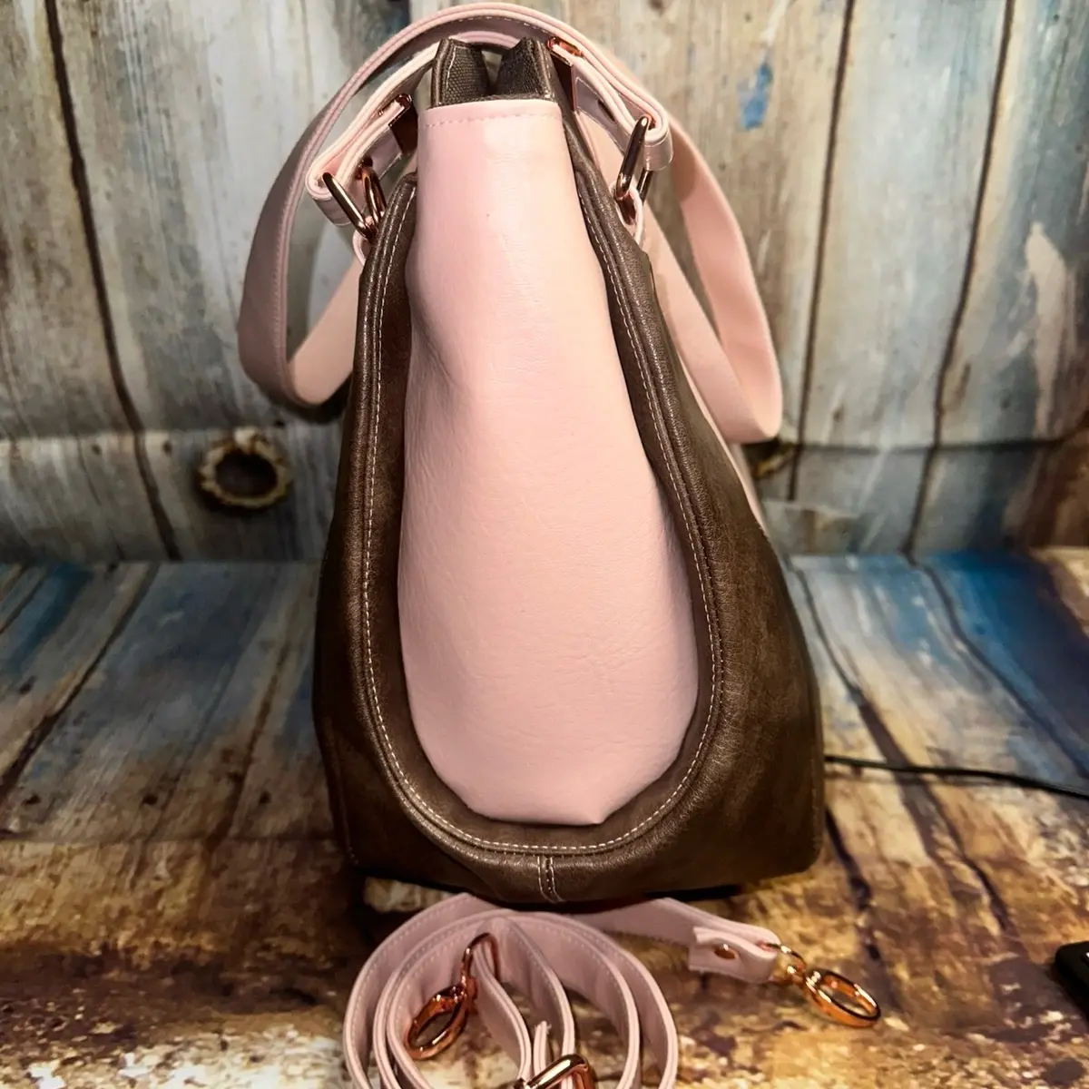 Shoulder Bag - Versatile Design with Durable Material, Ideal for Everyday Use, Ideal for Travel and Casual Outings