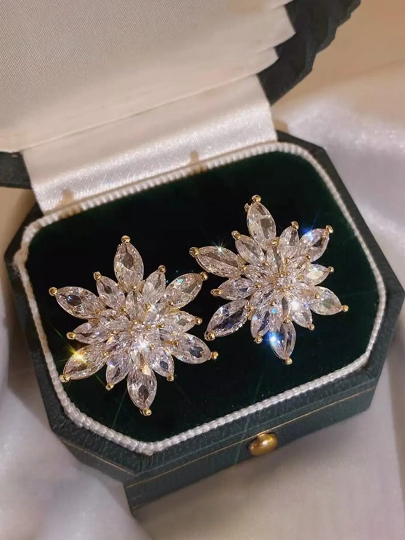 Fashion Trendy Jewelry Luxurious Sparkling Synthetic Zircon Snowflake Earrings, Elegant Accessory for Women, Perfect Gift Idea, Fashionable Earrings, Zircon Stud Earrings