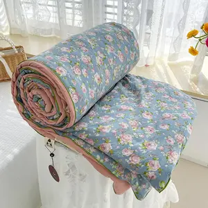 Floral Print Summer Quilt Soft Skin Friendly Breathable Air Conditioning Quilt for Bedroom Living Room or Dorm Lightweight Comfortable Coverlet Bedding 1 Count