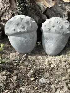 ACORNS Garden Art measures 4 x 3" (set of 2)