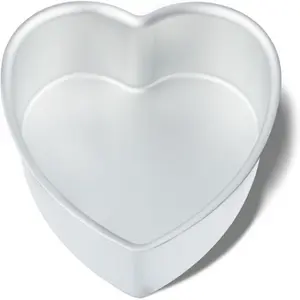 6-inch heart-shaped cake baking tool, aluminum heart-shaped cake jar, heat-resistant baking tray for chocolate and bread,suitable for weddings, parties, family occasions,