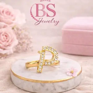 Gold tone fashion Ring with crystal stones (size 6