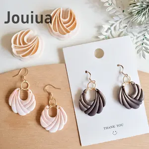 2Pcs Criss Cross Embossed Polymer Clay Earring Cutters Mirrord Set, Elegant Hollow Art Deco Clay Cutters for DIY Jewelry Pendant Necklace Making, High-precision Plastic Earring & Jewelry Making Supplies