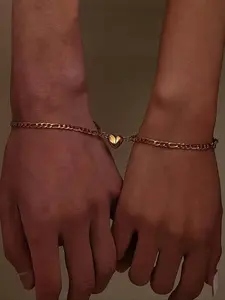 Stainless Steel Magnetic Heart Couple Bracelets Set, Couples Bracelets, Fashionable Couple Bracelet, Unisex Minimalist Chains, Perfect Romantic Gift for Him Her, Ideal Valentine’s Day Present, Heart Shaped Bracelet