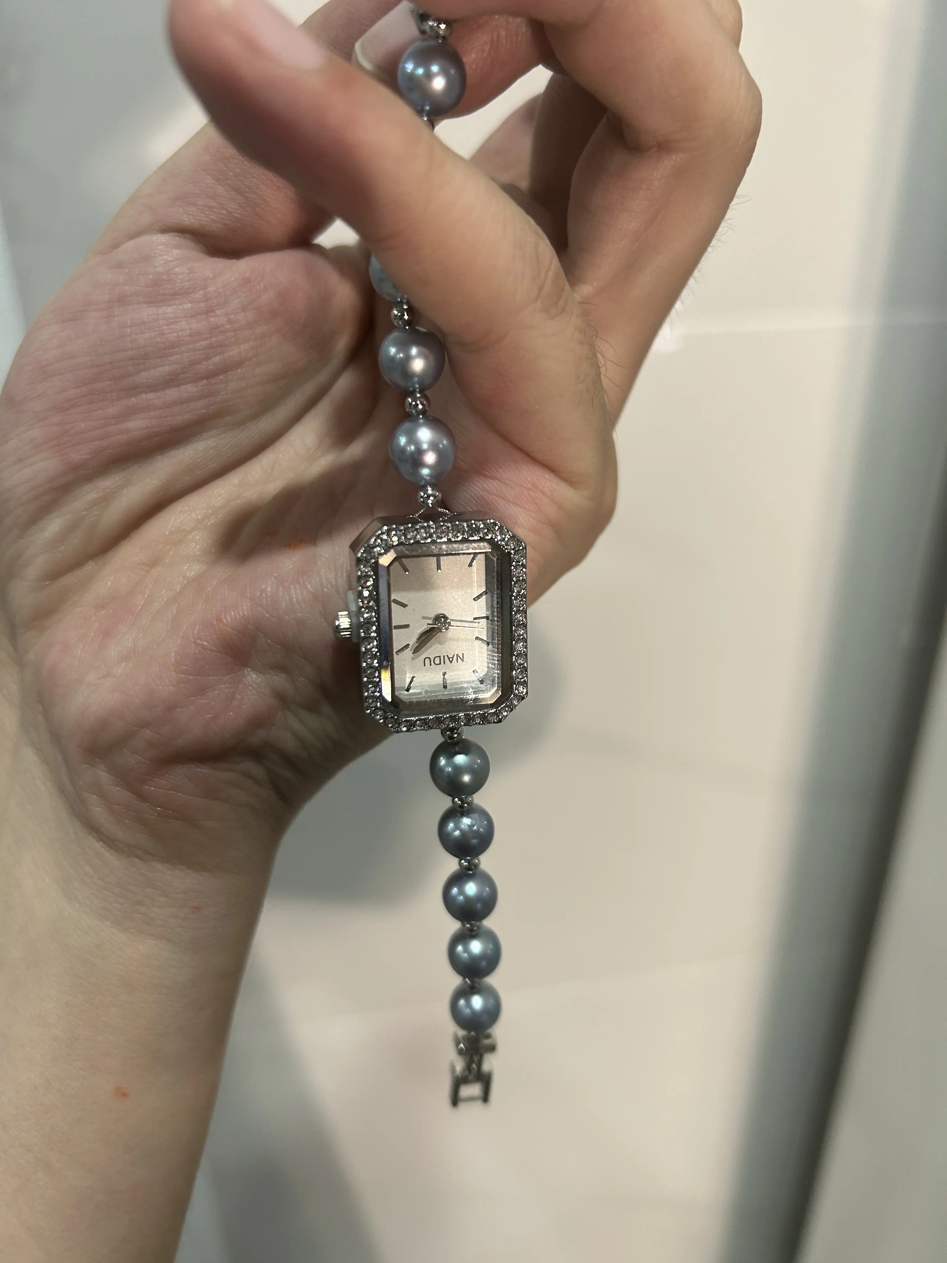 NO.70-Madam pearl watch