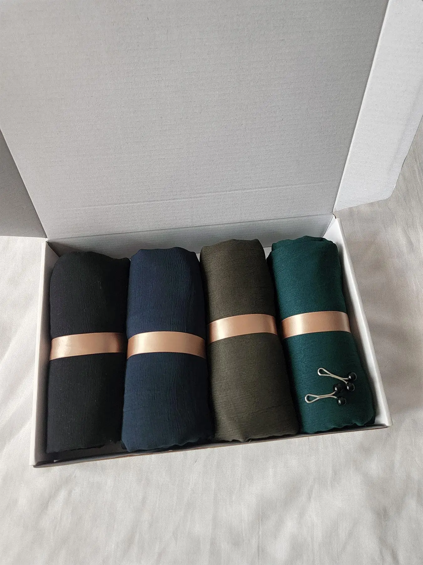 4PCS Women's Solid Color Pleated Scarf Set with Gift Box, Fashionable and Breathable Scarves for Sun Protection, Ideal Holiday Gift Set