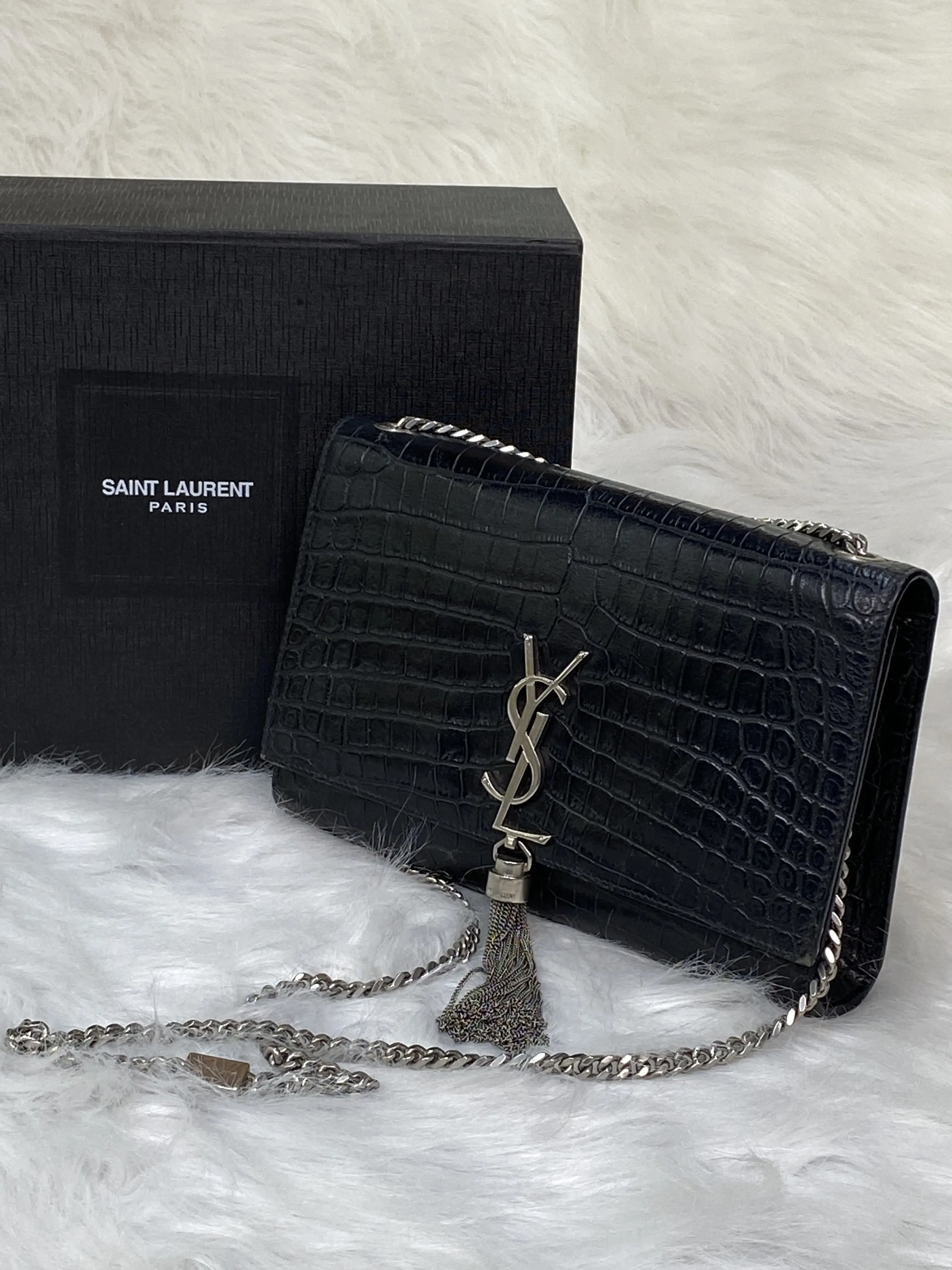 Pre-owned Yves Saint Laurent leather Shoulder bags Saint Laurent Classic Medium Kate Tassel Bag