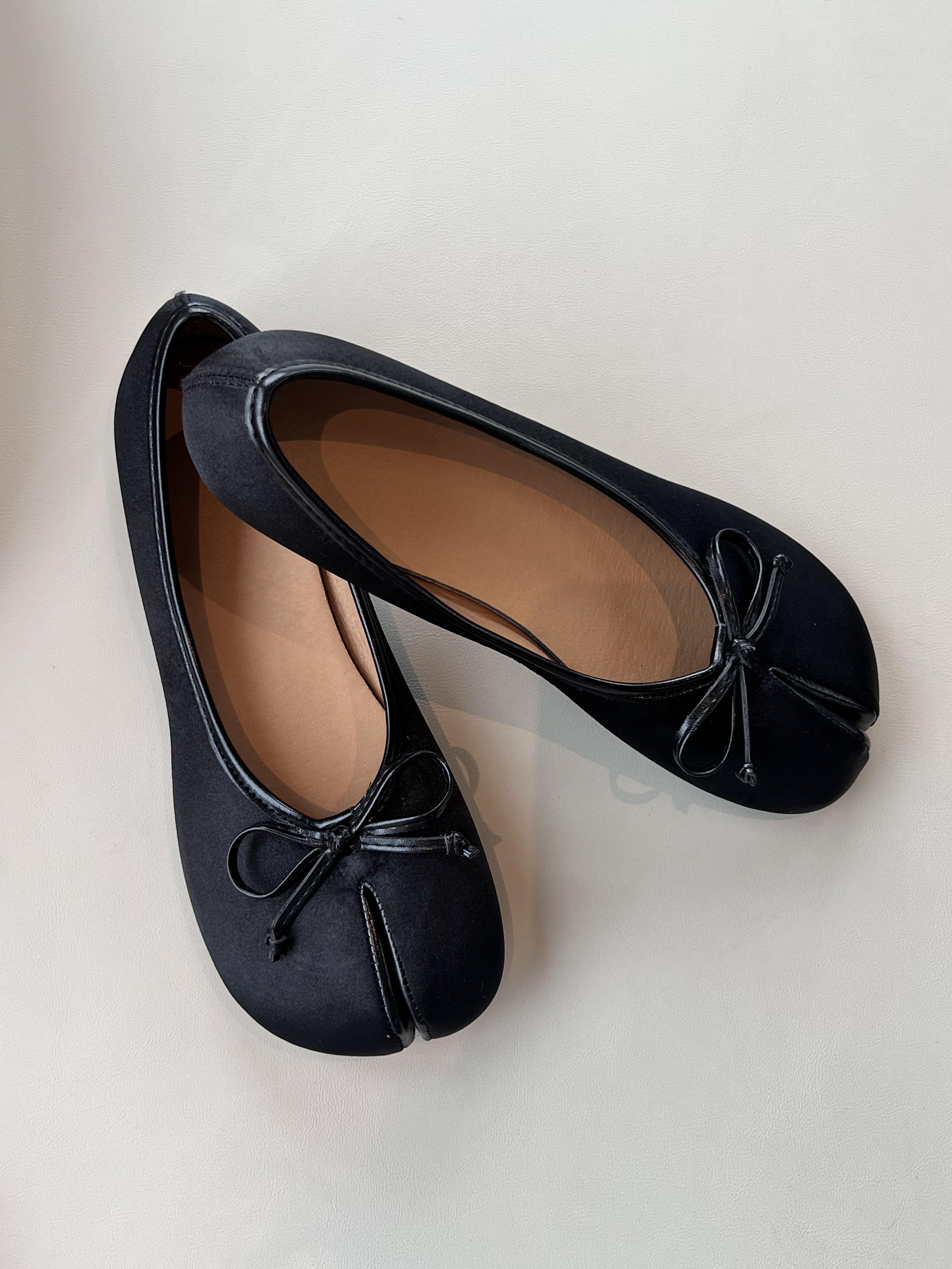 Women’s Retro Elegant Satiny Finish Flats with Shiny Bow, Flexible Sole Round Toe Casual Wear Shoes, Comfortable for Long Walks & Short City Trips