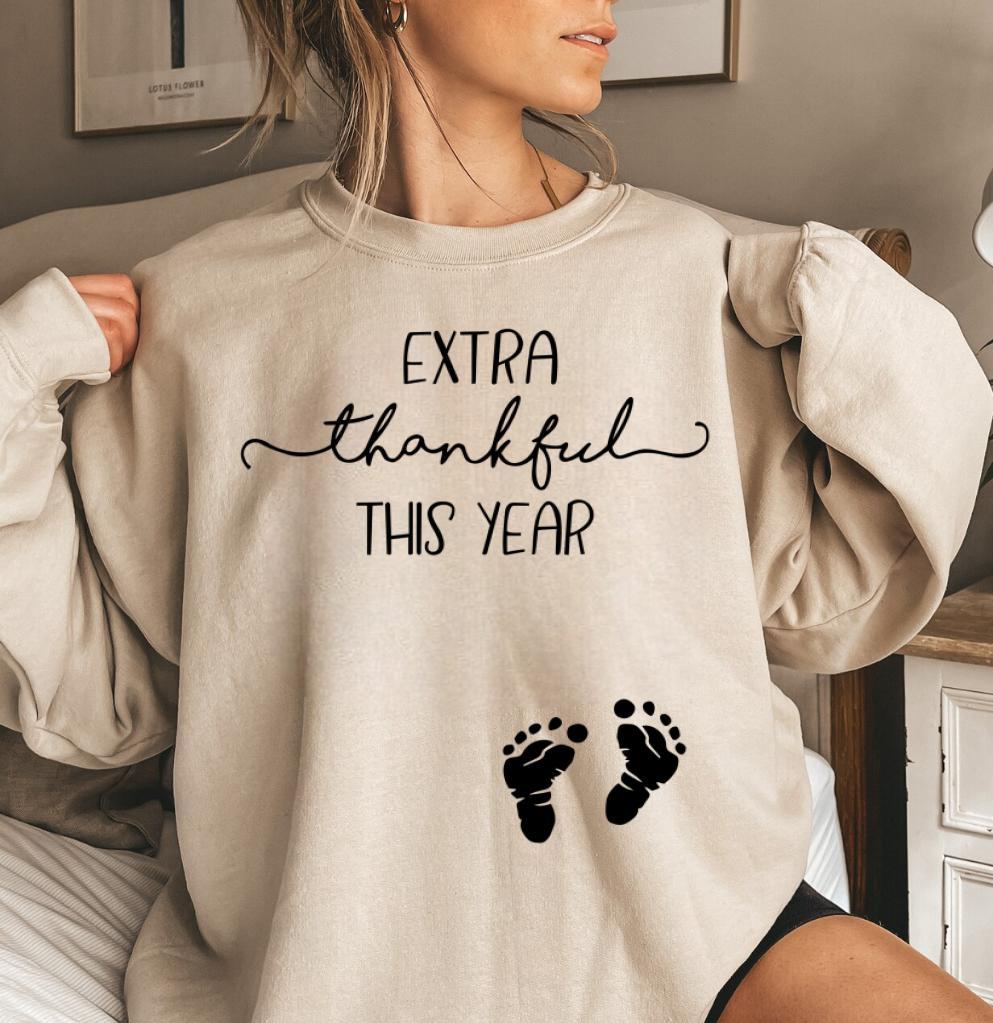 Women’s Casual Long Sleeve Slim Fit Sweatshirt – Cute Thanksgiving Maternity Reveal Top, Fall Pregnancy Announcement Gift for Mom-to-Be