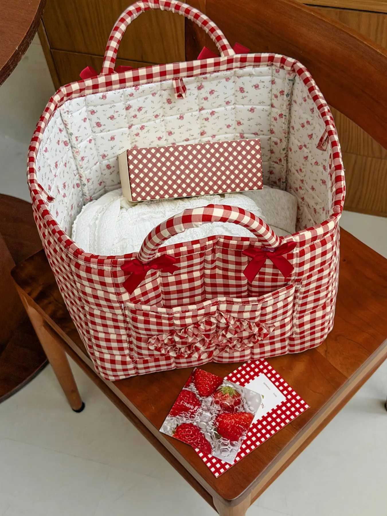 Red White Gingham Quilted Tote Bag with Bow & Ruffle Heart, Large Capacity Casual Cotton Handbag for Picnic, Travel & Daily Use, Quilted Purse Bags, Casual Handbags, Casual Trendy Bag, Casual Everyday Bag