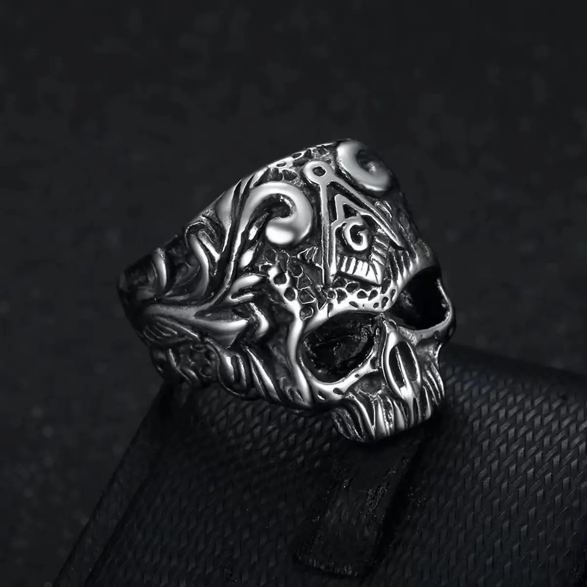Men's Gothic Punk Retro AG Carved Skull Stainless Steel Metal Ring - Geometric Design, Statement, Skull, Grunge, Trauma-Inspired, Party Wear, Halloween Gift, Daily Accessory, Geometric Design Ring, Statement Ring