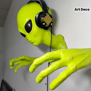 Alien Head & Hand Latex Sculpture, 3D Sci-Fi Hanging Ornament, Realistic Extraterrestrial Design, Home Office Decor, Collector Item, Fun Home Decor