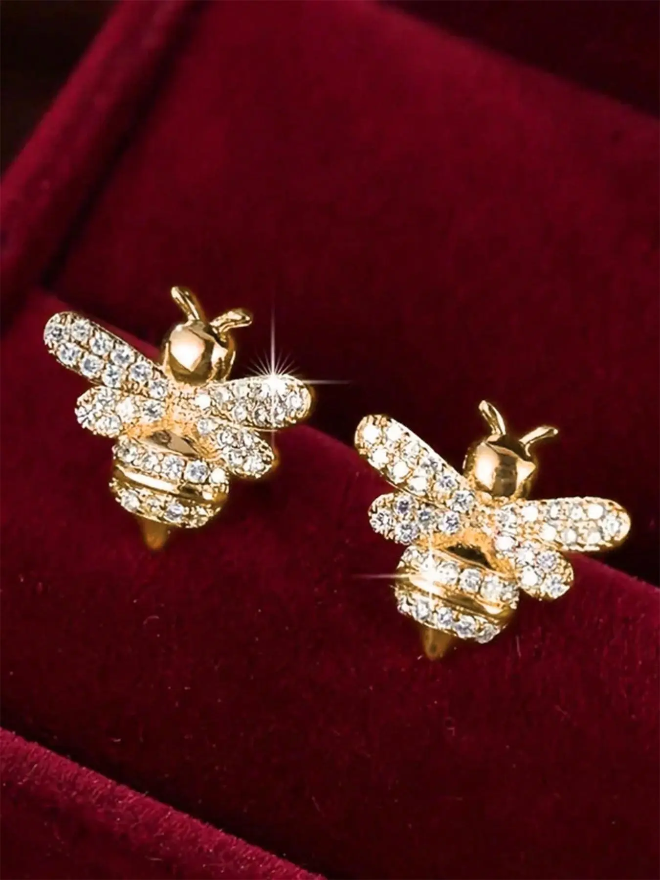 Charming Cute Bee Cubic Zirconia Stud Earrings, Adorable Design for Women, Trendy Fashion Jewelry for Everyday Style, Studs Earrings