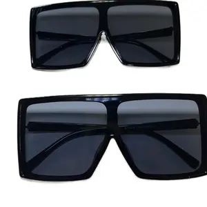 Oversized Women's Square Sunglasses - Stylish Black Frame Fashion Accessory