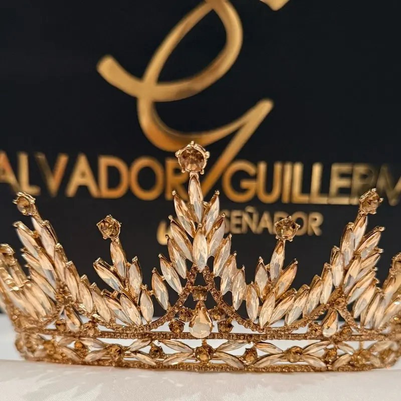 Salvador Guillermo Tiara En Color Dorado Cobre Elegante y Brillante para Eventos Especiales