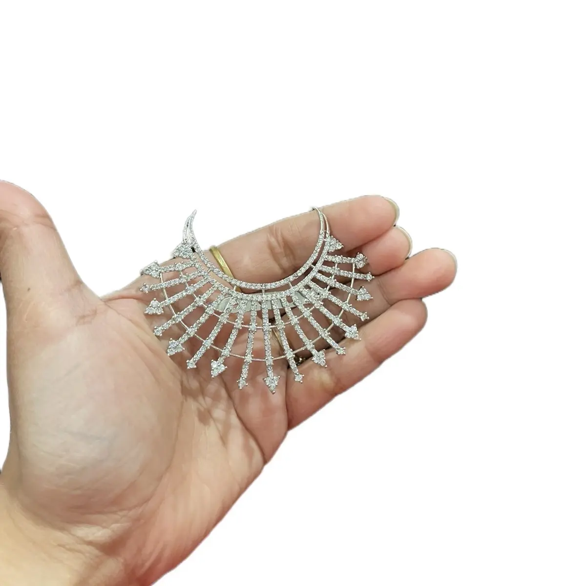 Women's Ethnic Diamond-Studded Sparkling Saree Pin Brooch, High-Shine Stud Pattern Formal Wear Fashion Accessory