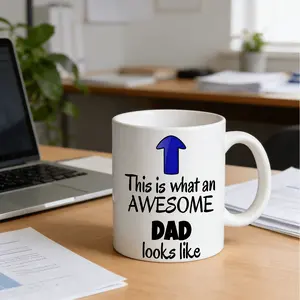 1pc 11oz Ceramic Mug-"This Is What An AWESOME DAD Looks Like" Mug-Gift for Men, Son-In-Law, Son, Family, Perfect for Coffee, Funny And Creative Valentine's Day Gift, Ideal Birthday Gift, Party Gift, Anniversary Gift, Women's Day