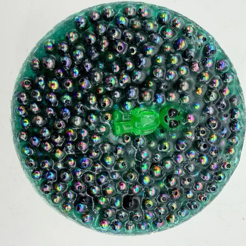 The Wiley Merchant Gray Space Matter 6 Oz Reusable 30-35x Picky Pad with 1 alien. Snack