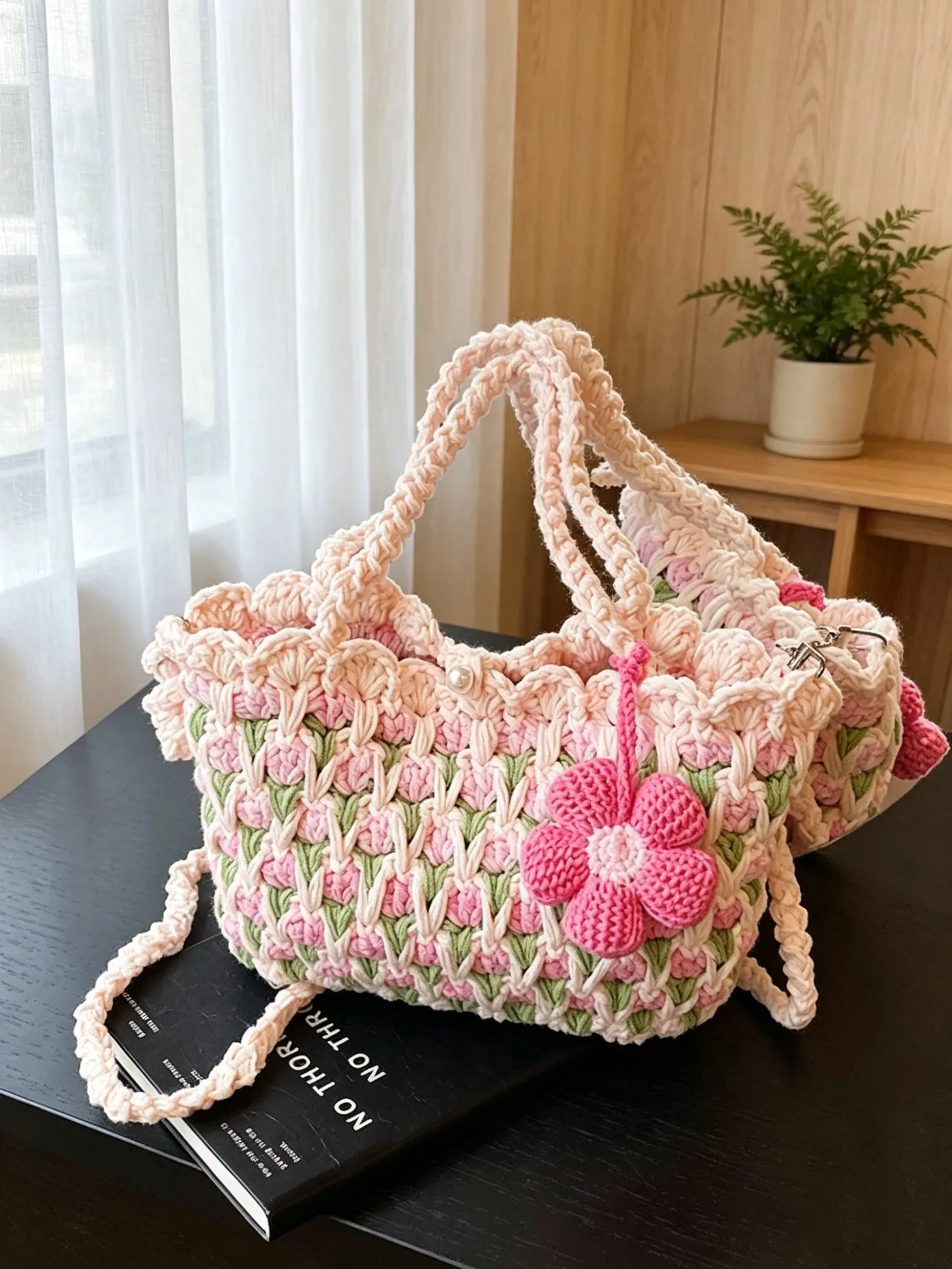 New style cute tulip-shaped phone bag, crocheted crossbody bag, gentle sunflower knitted crossbody bag. New style cute tulip-shaped phone bag, crocheted crossbody bag, gentle sunflower knitted crossbody bag.