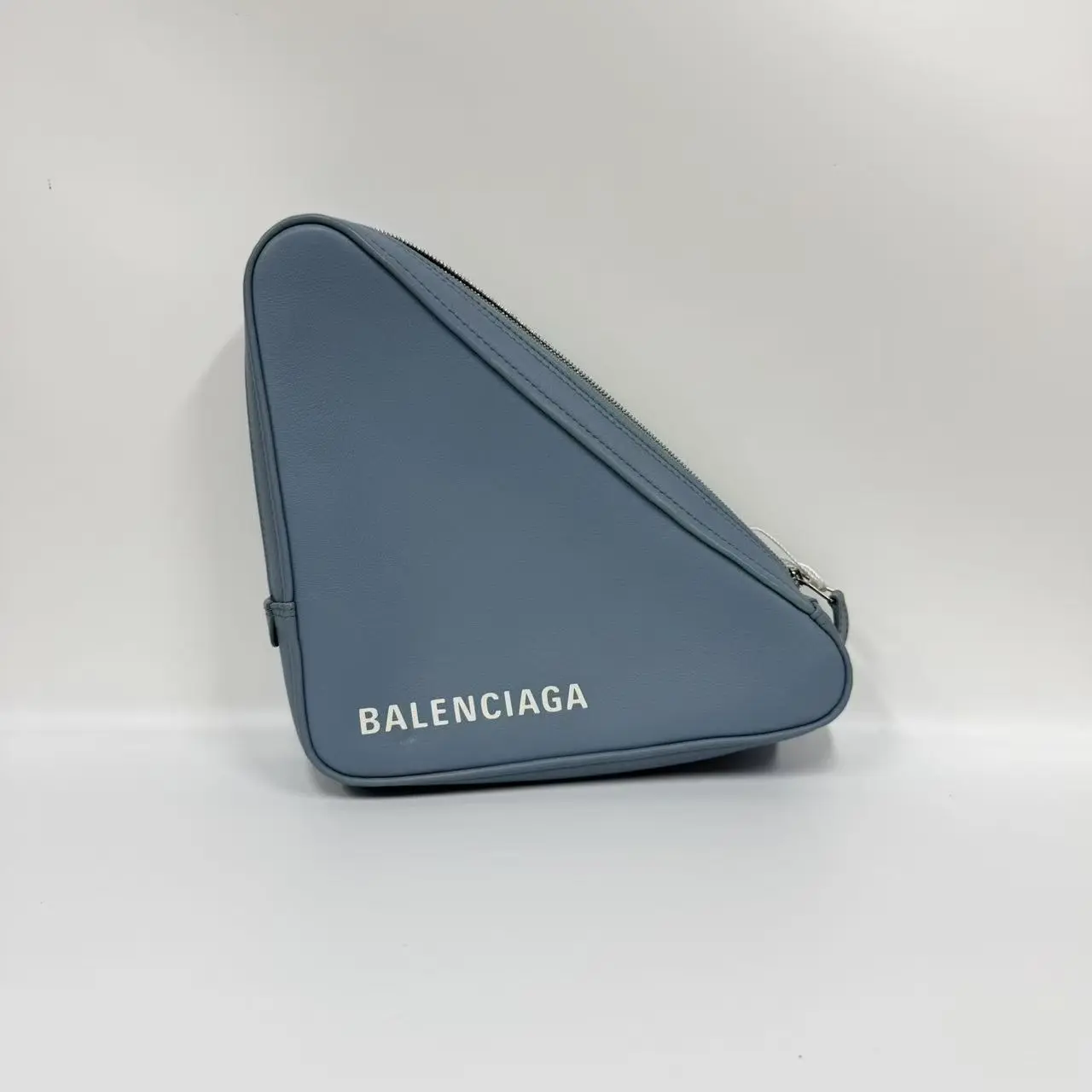 Pre-owned Balenciaga Blue triangular pouch with letter print (SZ 03605)