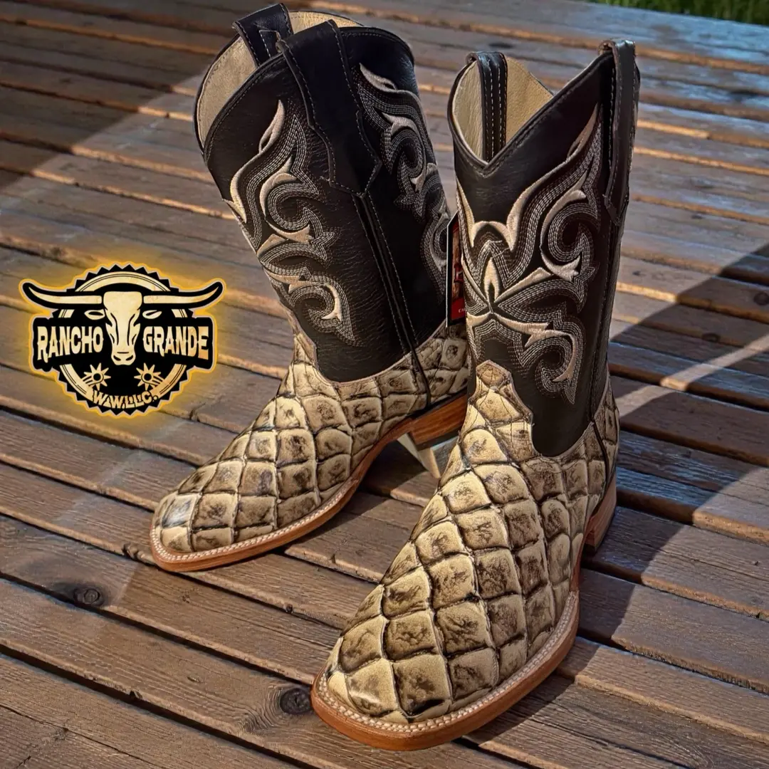 Bota Vaquera para Hombre Punta Rodeo Piel Genuina Diseno de Pescado / Men's Rodeo Boots Genuine Leather Finish Design