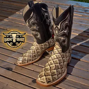 Bota Vaquera para Hombre Punta Rodeo Piel Genuina Diseno de Pescado / Men's Rodeo Boots Genuine Leather Finish Design