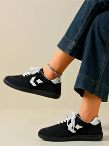 Women's Black & White Retro Colorblock Sneakers with Star & Arrow Decor, Versatile Flat Casual Trainers