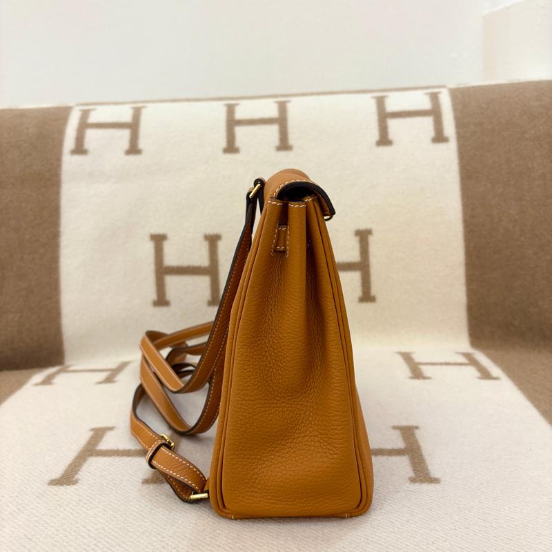 Pre-owned HERMÈS Leather Backpacks Hermes Kelly Ado Taurillon Clemence 1H Toffee (0728m3)