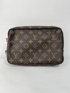 Pre-owned Louis Vuitton CALF Clutches & Wristlets Monogram Cosmetic Pouch / Toiletry Pouch