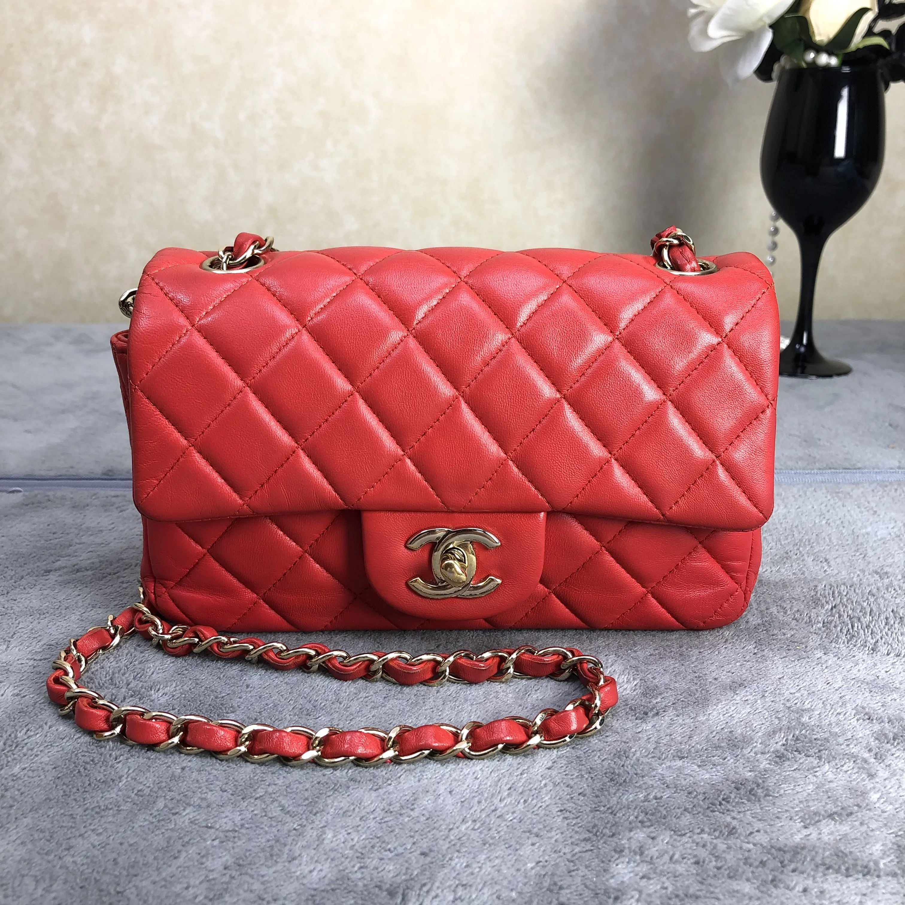 Pre-owned CHANEL leather Crossbody Bags Classic Flap Red Lambskin Quilted Bag Gold Tone Chain Strap 001255