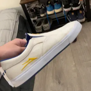 Product Review of SneakERASERS️ Instant Shoe Cleaner: 10 Pack from H**r
