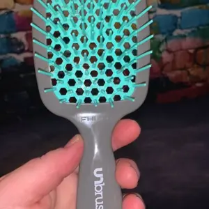 Product Review of Unbrush Detangling Hair Brush by FHI Heat from D**a
