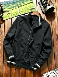 Men’s minimalist stand-collar jacket for all seasons, featuring a smooth drape fabric that resists deformation. Zipper closure paired with ribbed cuffs with stripes, side pockets, comfortable wear, suitable for commuting, travel, and everyday styling.