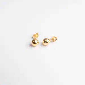 10K Gold ball stud earrings. 5mm.