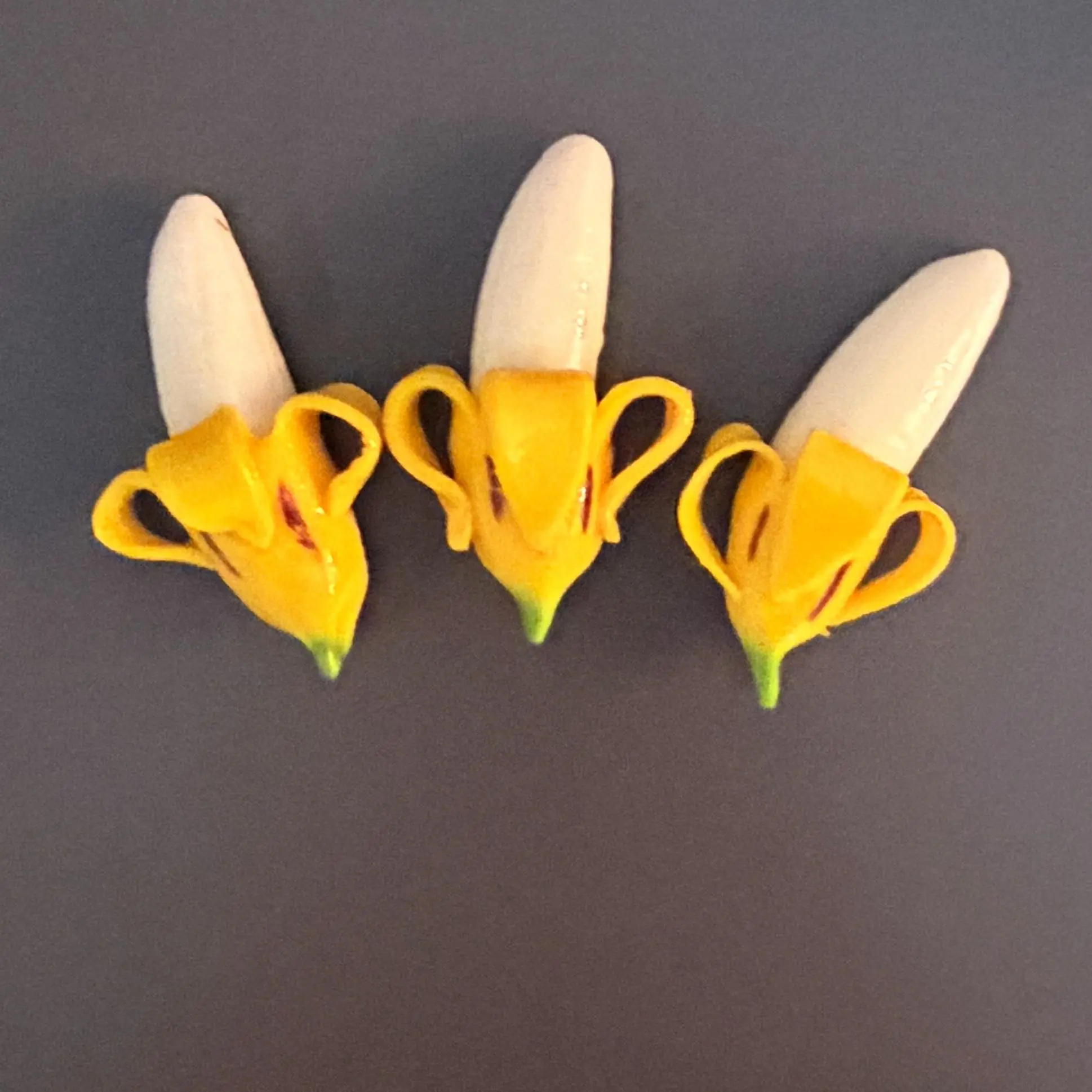 Realistic 3D Plastic Banana Peel Refrigerator Magnet - Glossy, Colorful Fun Fruit Kitchen Decoration, Ideal Home Supply Gift for Fruit Lovers