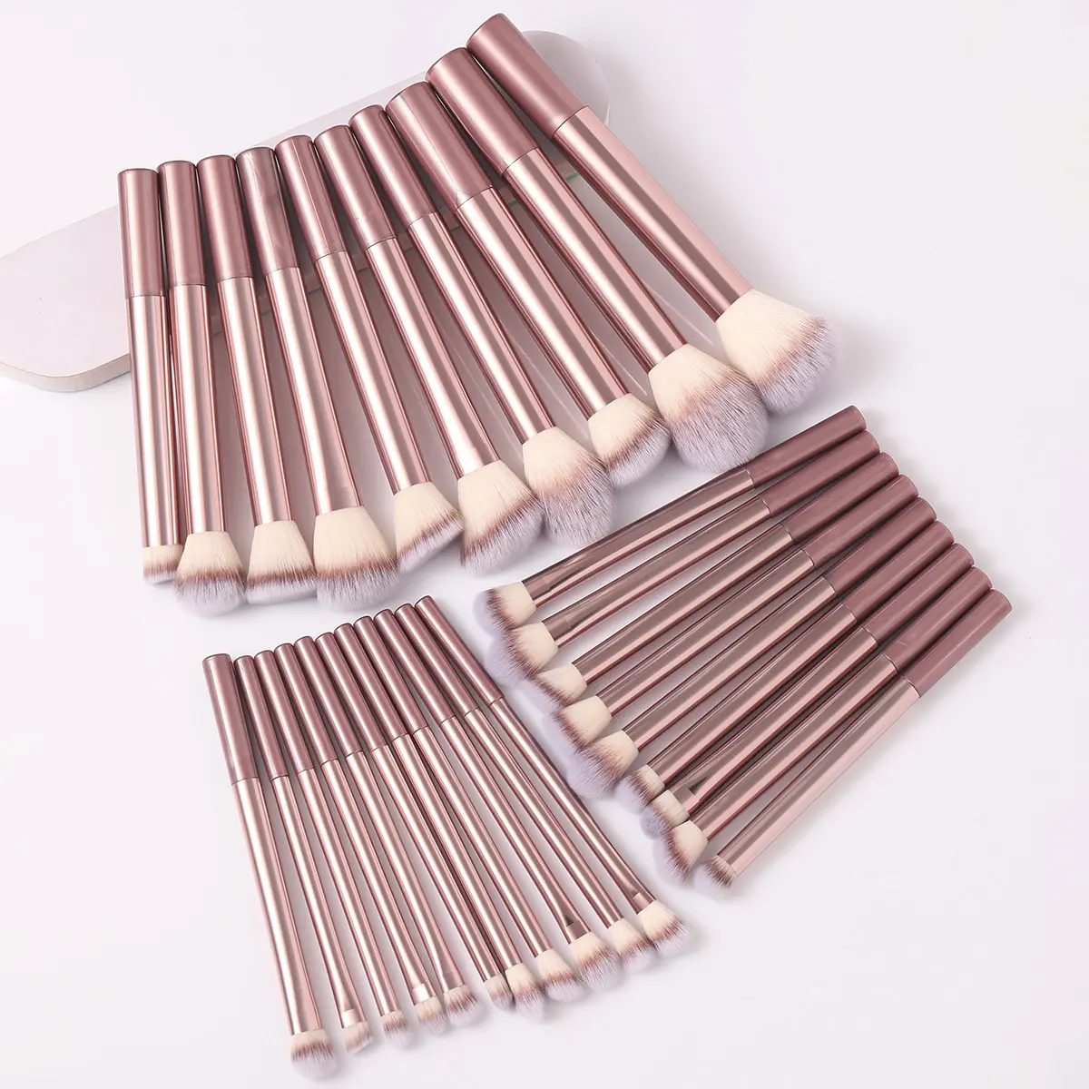 30Pcs Champagne Rose Gold Makeup Brushes Set, Soft Vegan Synthetic Bristles Professional Cosmetic Brushes for Foundation, Blush, Contour, Eyeshadow, Concealer, Beginner-Friendly Beauty Tools