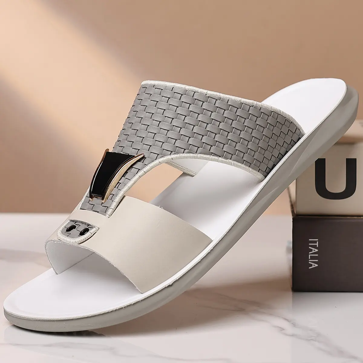2026 Summer New Men’s Single-Strap Sandals — Soft Cushioning, Open Toe, Lightweight, Non-Slip Slip-On Beach Casual Slides; Light Luxury for Daily Commuting, Versatile Shoes